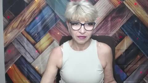 Snapshot of ellabonito chatting on September 21, 6:06 am EllaBonito online show from September 21, 6:06 am