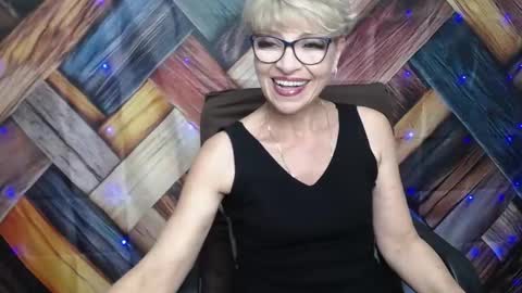 Snapshot of ellabonito chatting on October 12, 5:55 am EllaBonito online show from October 12, 5:55 am