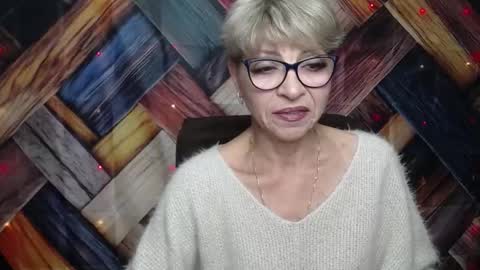 Snapshot of ellabonito chatting on October 3, 5:27 am EllaBonito online show from October 3, 5:27 am