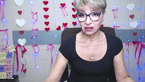 Snapshot of ellabonito chatting on February 16, 6:21 am EllaBonito online show from February 16, 6:21 am