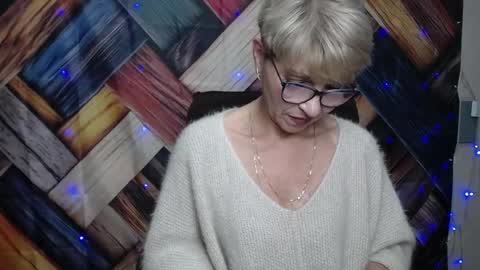 Snapshot of ellabonito chatting on October 17, 6:28 am EllaBonito online show from October 17, 6:28 am