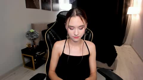 ellacurtis online show from March 14, 8:02 pm