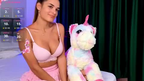 Ella online show from July 8, 7:28 pm