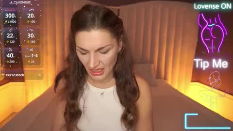 Snapshot of ellagoldenn chatting on October 21, 8:56 pm Ella online show from October 21, 8:56 pm