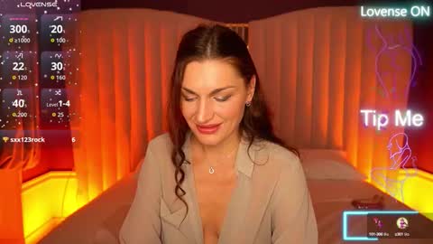 Snapshot of ellagoldenn chatting on October 14, 9:07 pm Ella online show from October 14, 9:07 pm