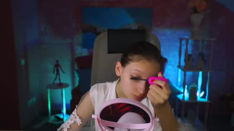 Ella online show from February 9, 4:57 am