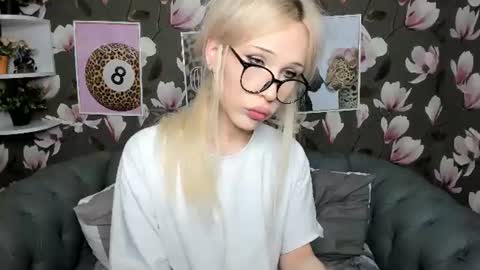 ellajoiness online show from June 25, 4:12 pm