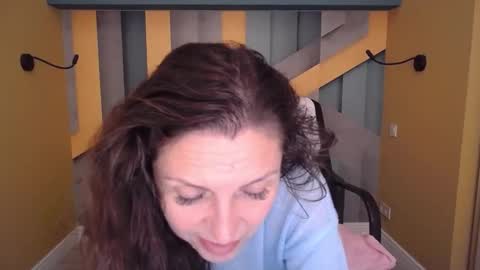 EllaLongs online show from May 15, 11:51 am