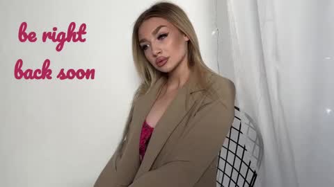 ellamilla online show from April 1, 1:34 pm