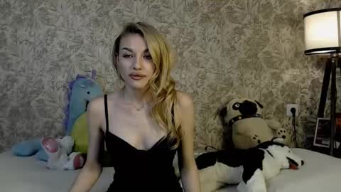 ellamilla online show from November 7, 10:29 am