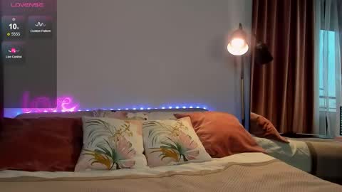 Ella online show from December 3, 9:54 am