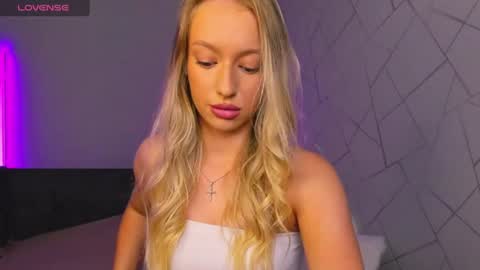 elldiana online show from July 7, 2:35 am