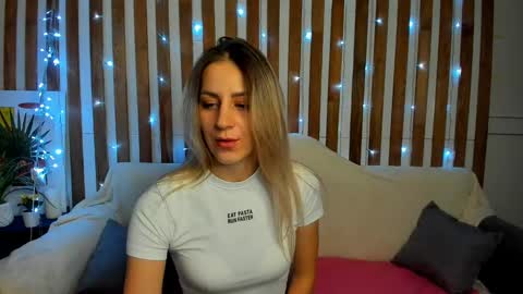 Snapshot of ellen_ross chatting on March 2, 7:21 am Ellen online show from March 2, 7:21 am