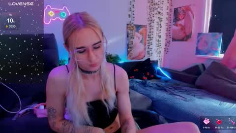 Snapshot of elli_26 chatting on September 26, 12:02 pm Ellie online show from September 26, 12:02 pm