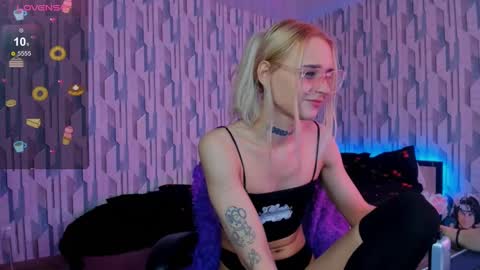 Snapshot of elli_26 chatting on February 11, 10:47 am Ellie online show from February 11, 10:47 am