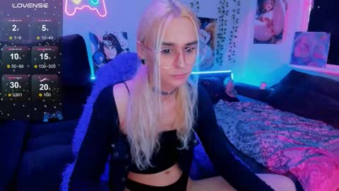 Snapshot of elli_26 chatting on October 20, 1:16 pm Ellie online show from October 20, 1:16 pm