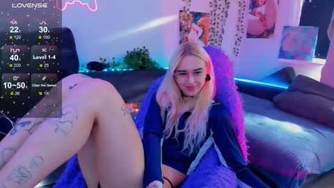 Snapshot of elli_26 chatting on October 1, 12:15 pm Ellie online show from October 1, 12:15 pm