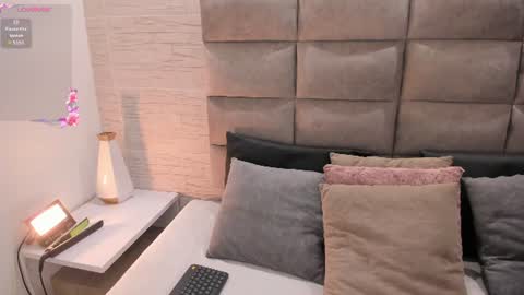 ellieadeline online show from July 13, 3:54 am
