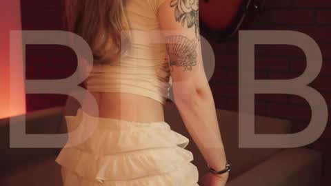 elliecutes online show from March 28, 8:49 am