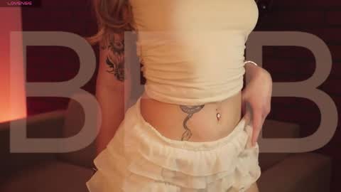 elliecutes online show from April 11, 8:29 am