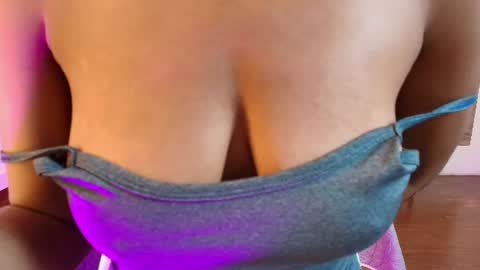 elliee_alves online show from June 10, 6:18 pm