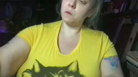 Ellie Louise online show from April 8, 8:34 pm