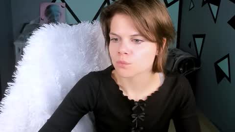 elliemurler online show from October 18, 9:24 am