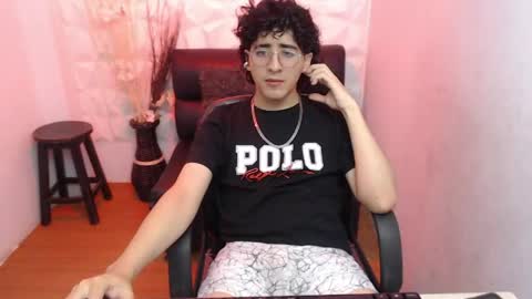 elliot_03 online show from June 9, 11:21 am