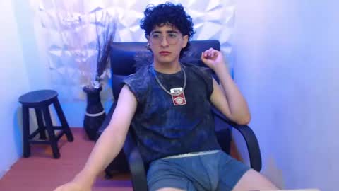 elliot_03 online show from June 11, 12:25 pm