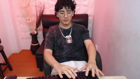 elliot_03 online show from June 5, 1:49 pm