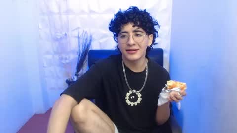 elliot_03 online show from June 13, 12:04 pm