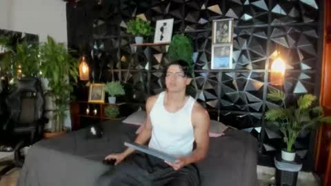 Elloit Colton online show from November 6, 10:02 pm