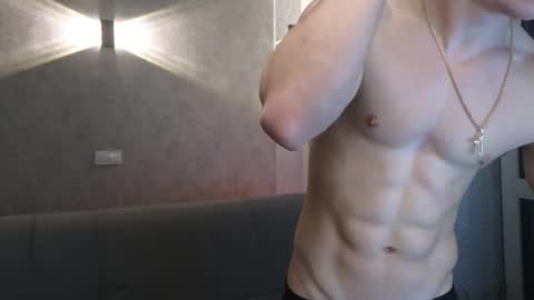 elliot_muscle04 online show from January 8, 2:45 pm