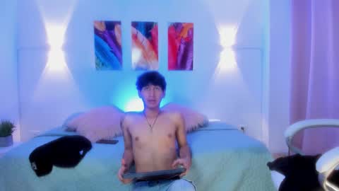 Elliot online show from January 10, 12:05 am