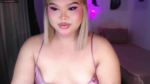 Ellise online show from June 5, 11:54 pm