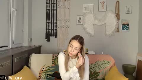 elly_ary online show from November 27, 9:33 pm