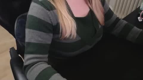 Elly online show from October 22, 6:42 pm