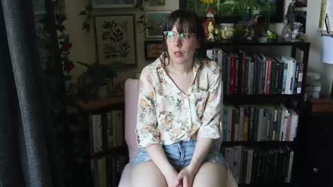 Elly Naomi online show from June 13, 5:01 pm