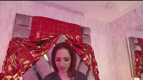 Elodie  online show from March 13, 5:05 pm