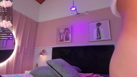 Elodie  online show from March 1, 4:00 pm