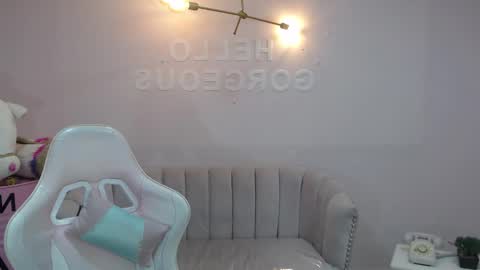 Elody  online show from March 6, 9:36 am