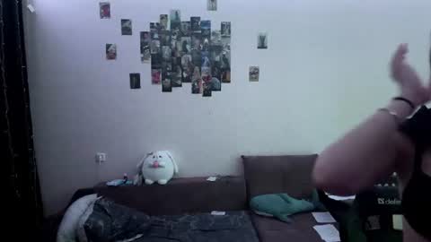 eloiscolins online show from June 11, 4:27 pm