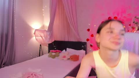 Elvienne online show from June 24, 3:35 am