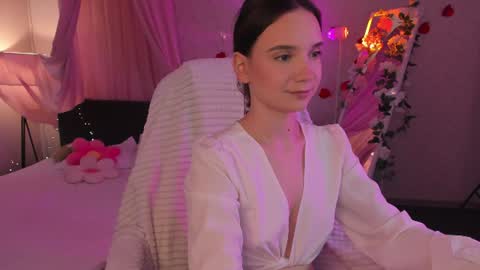 Elvienne online show from June 25, 3:36 am