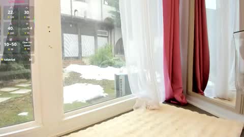 elyarose_ online show from March 2, 7:15 am