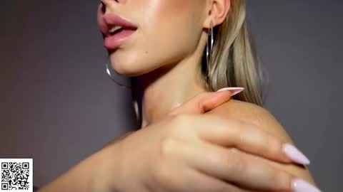 Snapshot of elysia_xo chatting on October 22, 10:11 pm Elysia online show from October 22, 10:11 pm