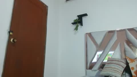 ElyThonsom online show from December 22, 12:23 pm