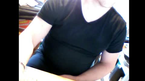 Em online show from April 1, 9:10 am