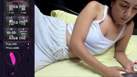 emaahot online show from February 1, 1:55 am