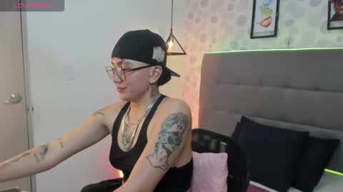 emahills__axelrose online show from November 9, 5:00 am